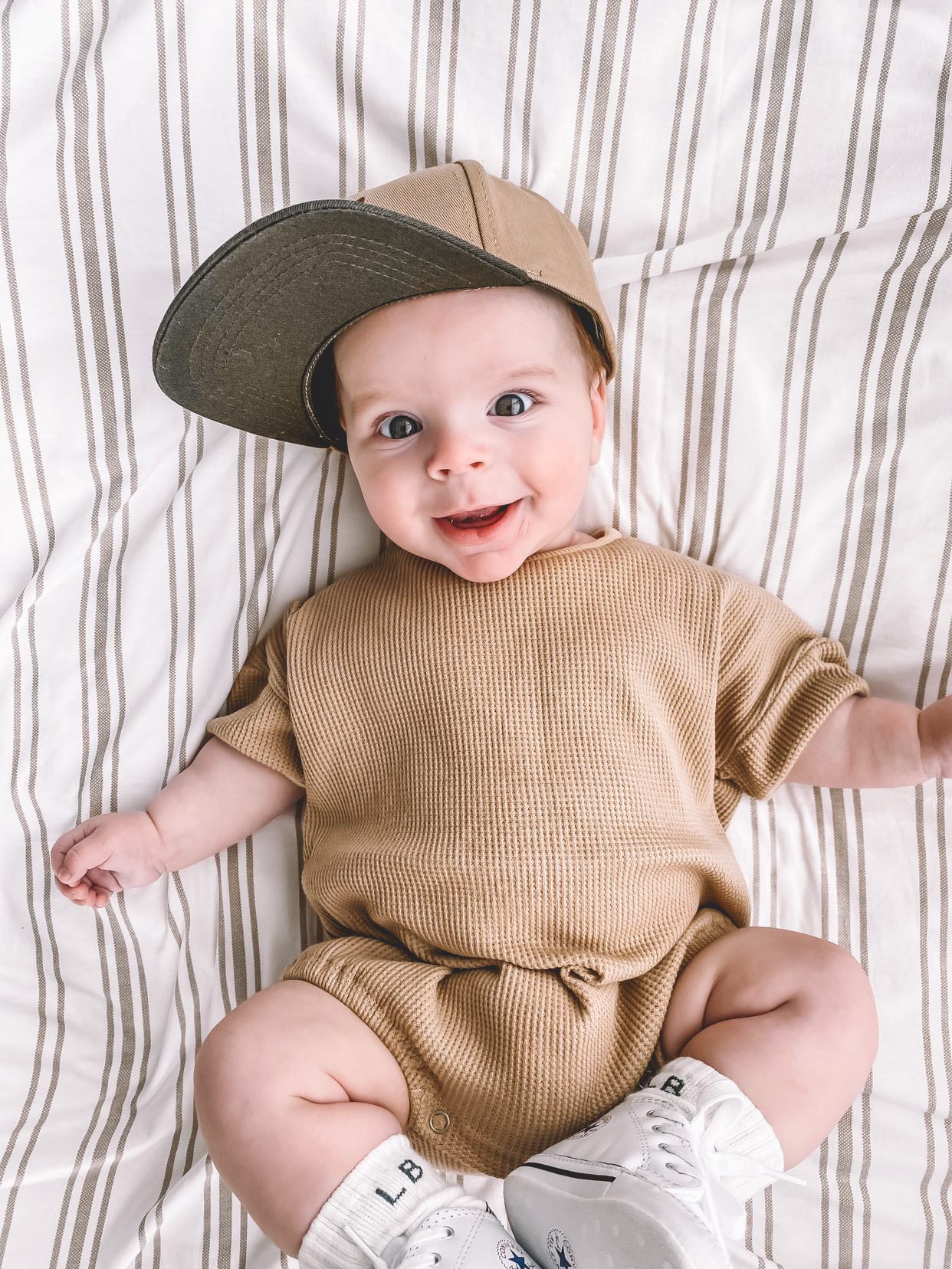 OVERSIZED NEUTRAL WAFFLE KNIT ONESIE